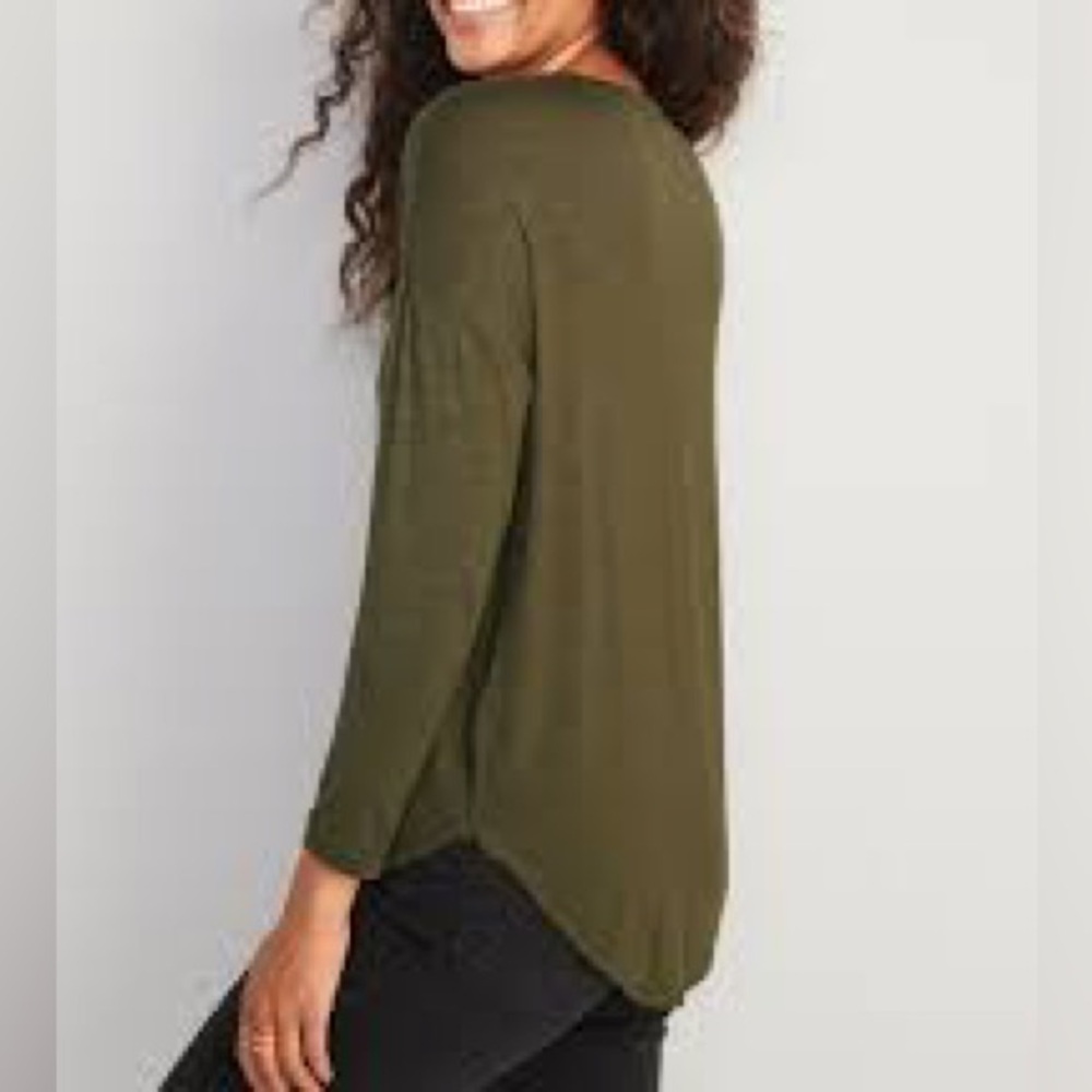 ☘️3/$15 Old Navy Crew Neck Long Sleeve Olive Green Split Hem Tee Shirt, Size S - Picture 2 of 8